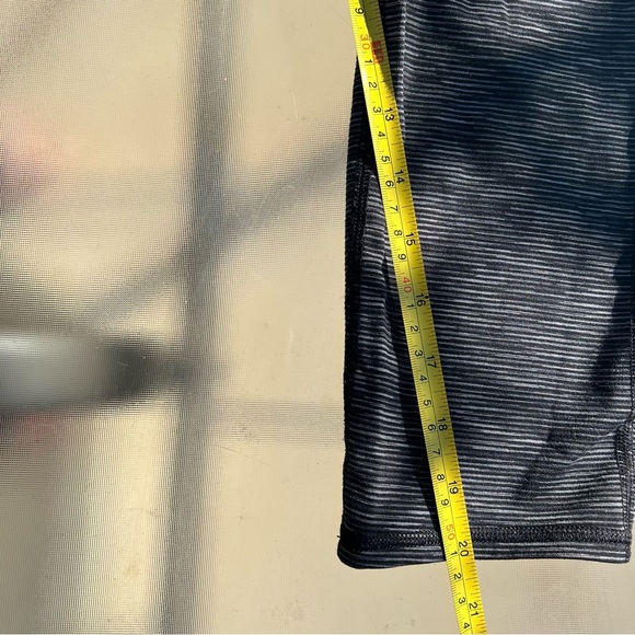 Athleta Womens Chaturanga Black Cropped Capri Leggings Size Small 722061-00 - Picture 5 of 7